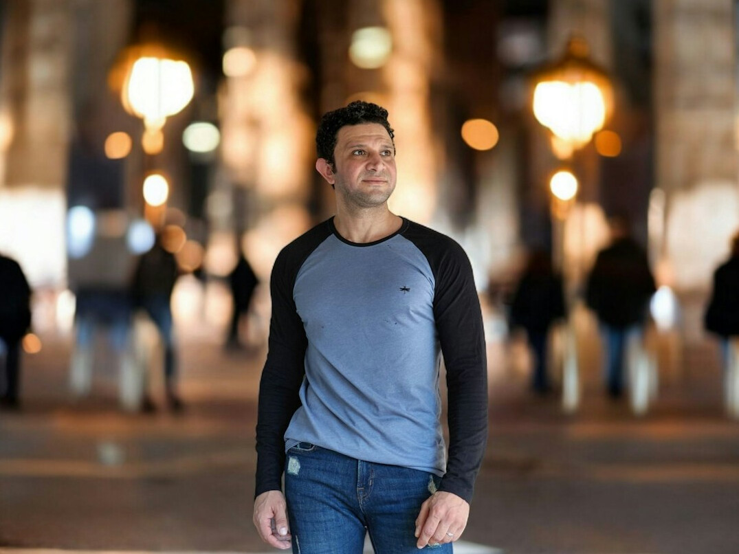 Smiling man in his thirties portrait