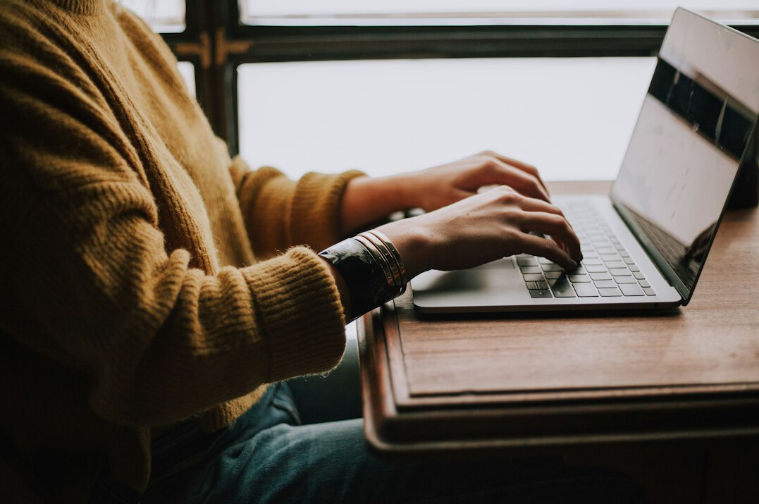 online course on laptop